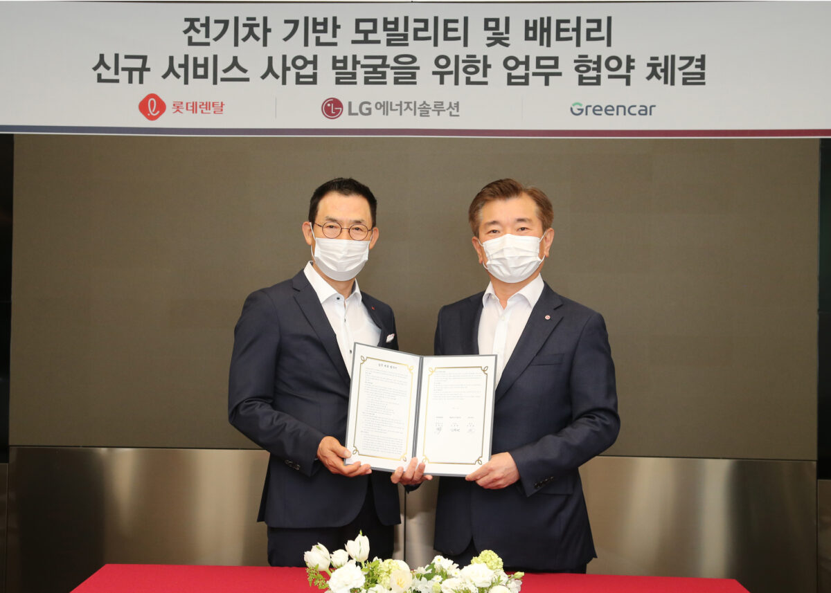 업무협약식에서의 LG에너지솔루션 김종현 사장, 롯데렌탈 김현수 사장