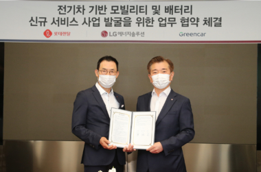 업무협약식에서의 LG에너지솔루션 김종현 사장, 롯데렌탈 김현수 사장