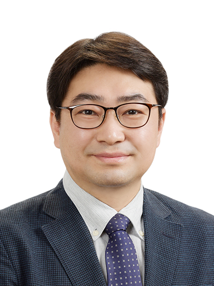 a man in a suit and tie