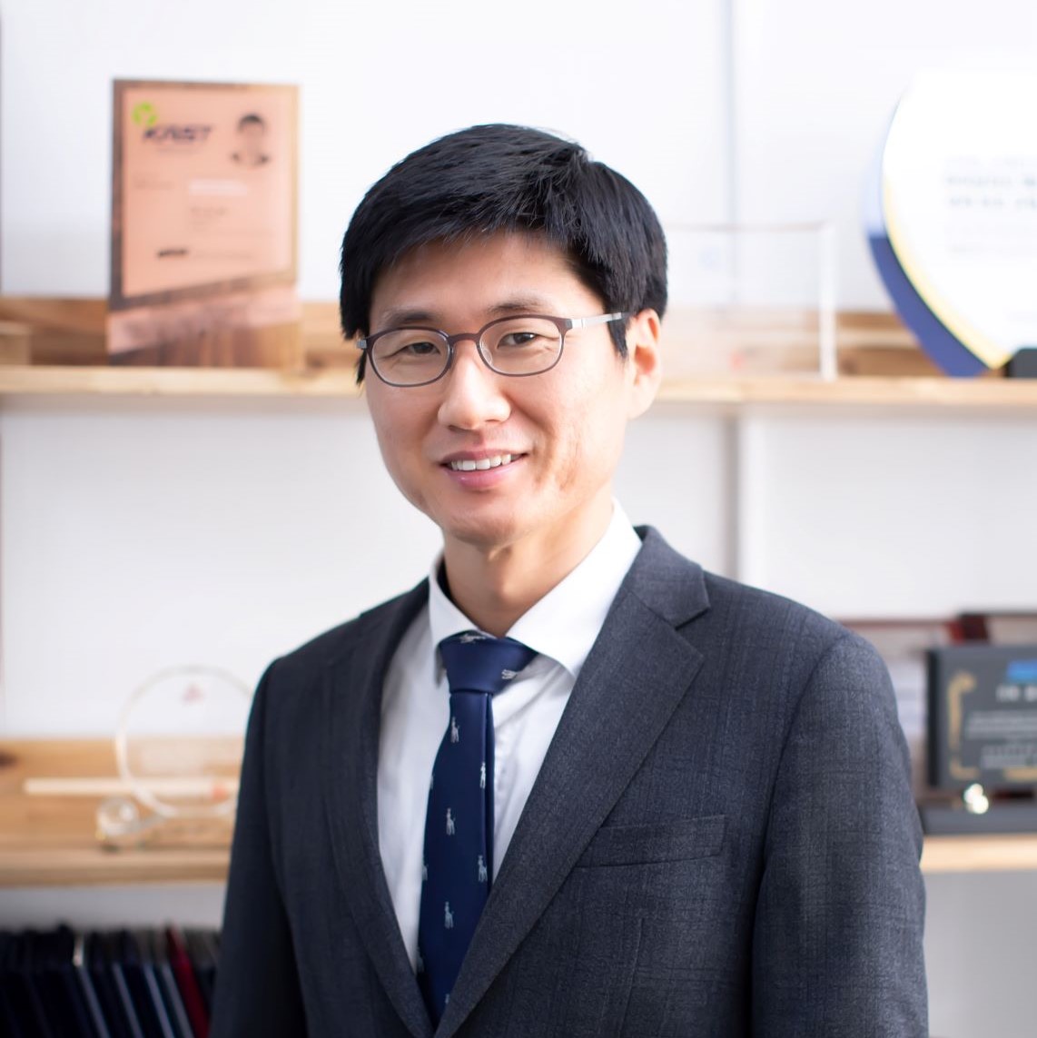 a man in a suit and tie