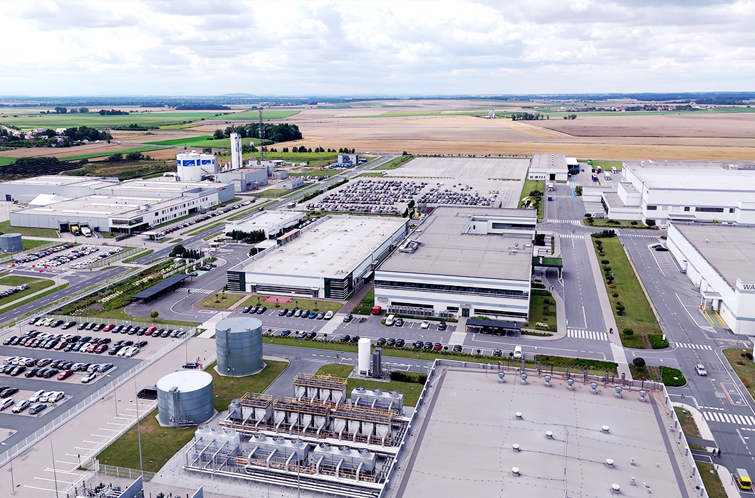 넓은 산업 단지의 항공 사진